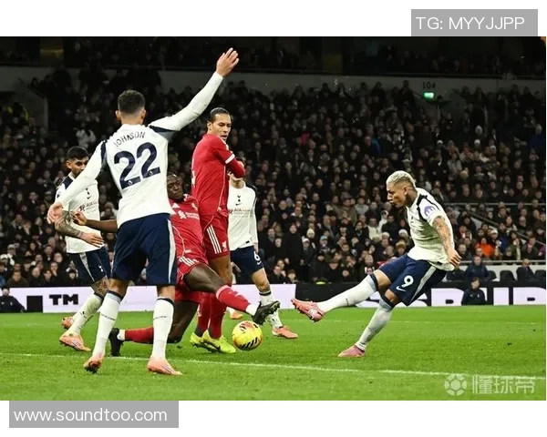 英超激战：利物浦与里昂鏖战成平局引发全场热议