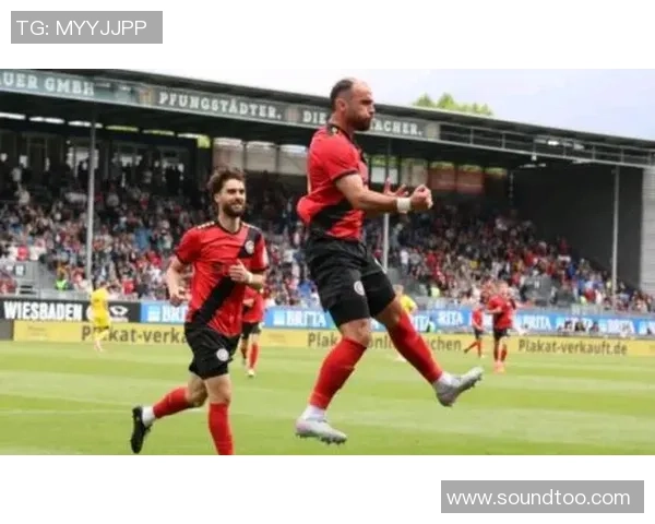 意甲赛场惊现冷门拜仁狂胜曼联五球引发热议分析